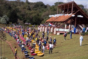 Entrege de Caiaques Meninos do Lago