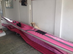 Surfski Ciclone preto e rosa