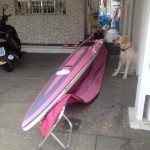 Surfski Ciclone preto e rosa