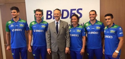 Luciano Coutinho, presidente do BNDES, recebe atletas da Canoagem Slalom