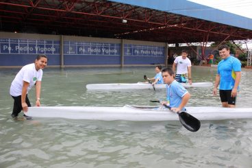 Programa Transforma apresenta a Canoagem para crianças de Manaus