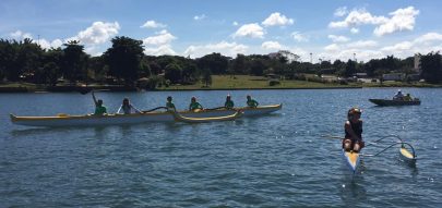 Tocha Olímpica chega ao Brasil e rema de canoa no Lago Paranoá