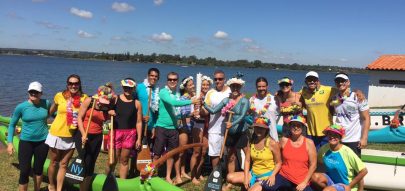 Tocha Olímpica chega ao Brasil e rema de canoa no Lago Paranoá