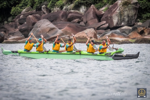 Samu He'e Nalu bate recorde da Volta de Ilhabela /SP canoa havaiana